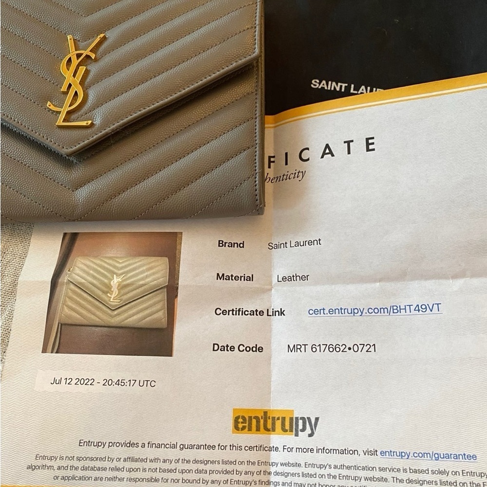 Yves Saint Laurent Cassandre Matelasse flap pouch - Picture 9 of 9